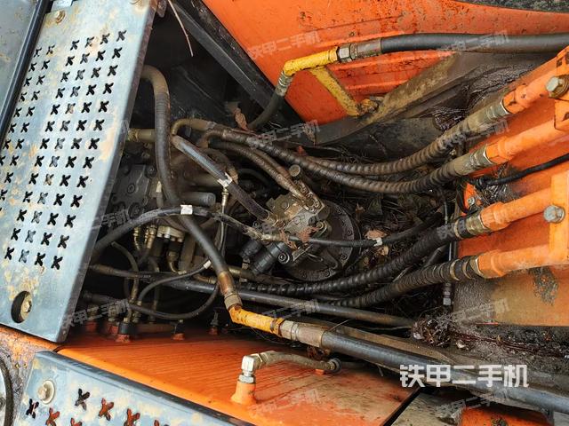 回轉(zhuǎn)馬達(dá)和主控閥（整機(jī)外觀）