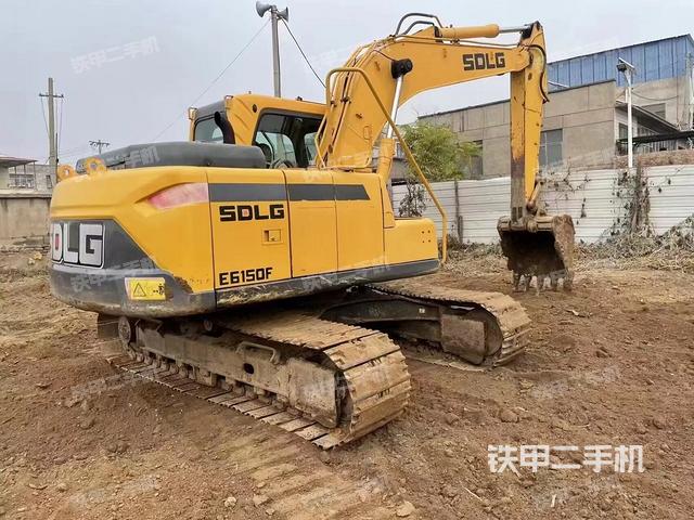 駕駛室頂部（整機外觀）