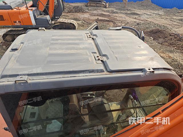 驾驶室顶部（整机外观）