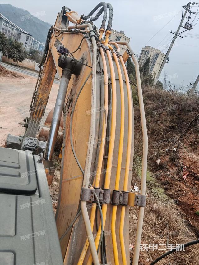 大臂背部俯视(工作和回转装置) 大臂背部俯视(工作和回转装置)