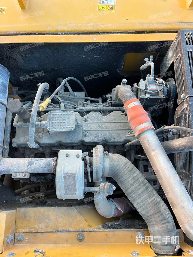 發(fā)動(dòng)機(jī)室（上車(chē)部件）