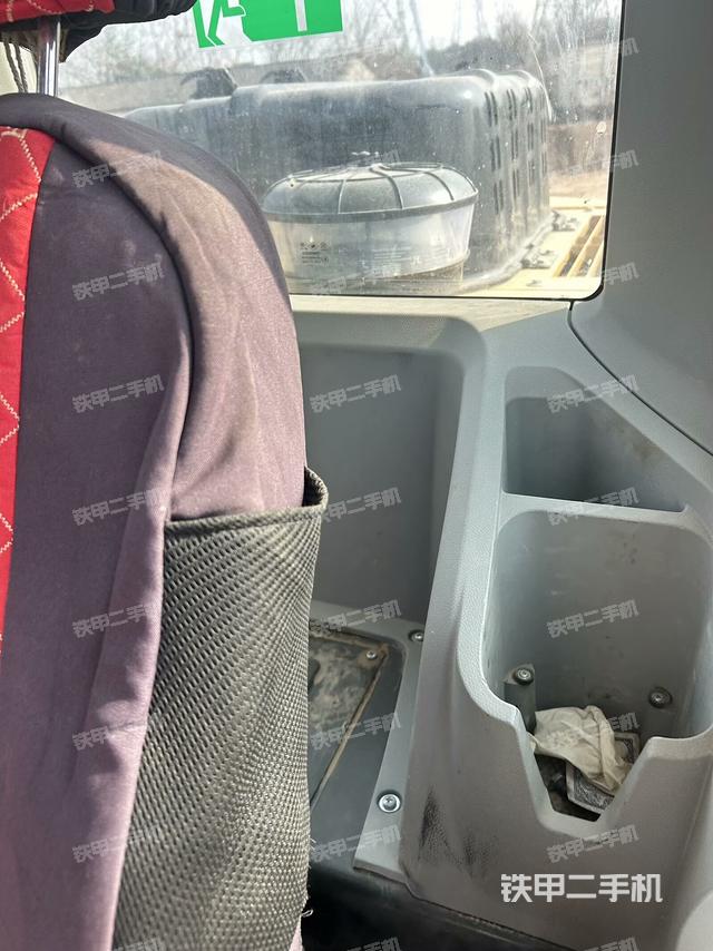 后窗玻璃角標（駕駛室部分）