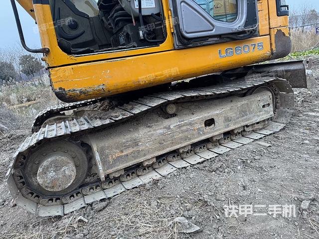 左側(cè)履帶整體?（行走機(jī)構(gòu)）