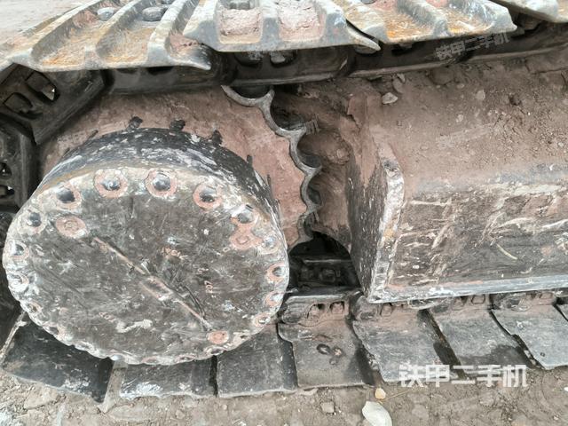 右驅(qū)動輪（行走機構(gòu)）