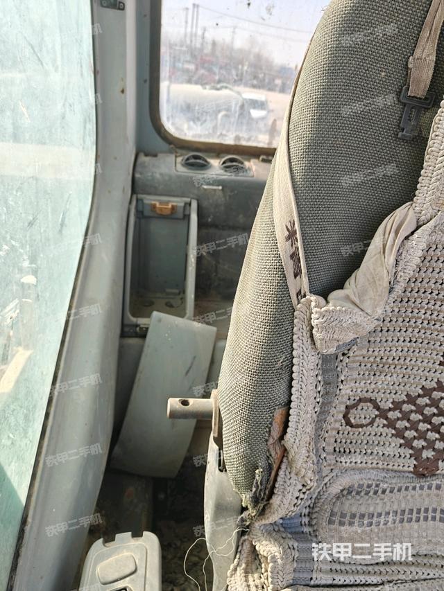 后窗玻璃角標（駕駛室部分）