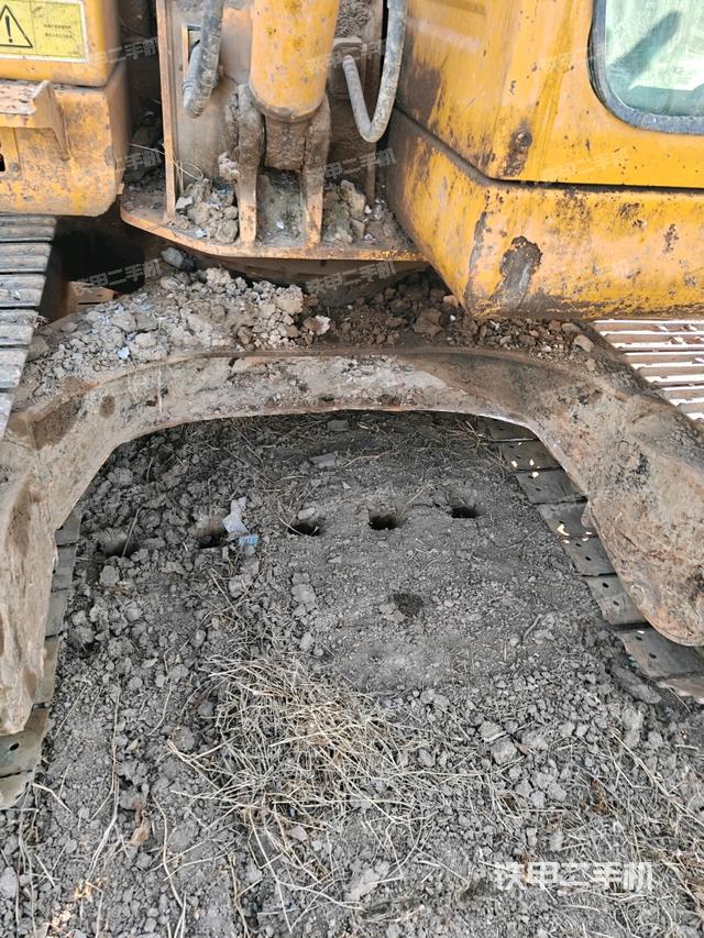 轉(zhuǎn)盤和下車架正前（工作和回轉(zhuǎn)裝置）