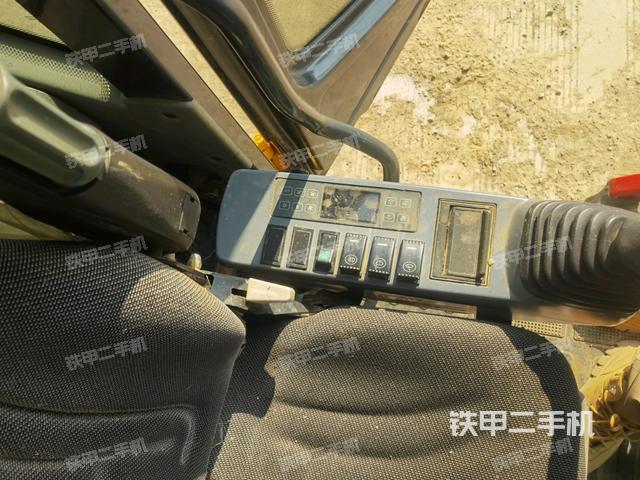 座椅左側(cè)控制臺/音響/含左手柄（駕駛室部分）