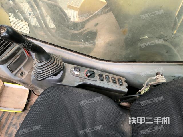 座椅右側(cè)控制臺/鑰匙門/油門/含右手柄（駕駛室部分）