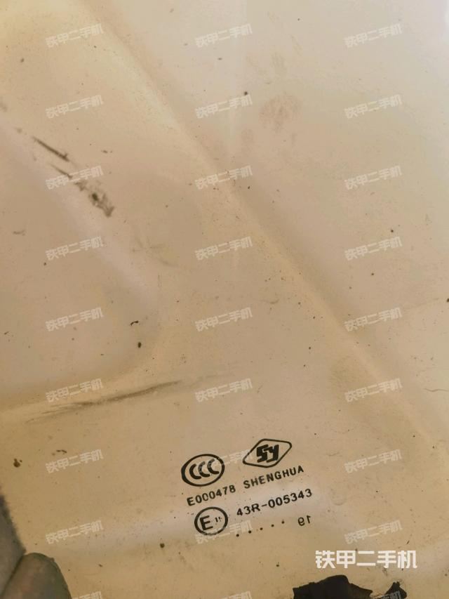后窗玻璃角標(駕駛室部分) 后窗玻璃角標(駕駛室部分)