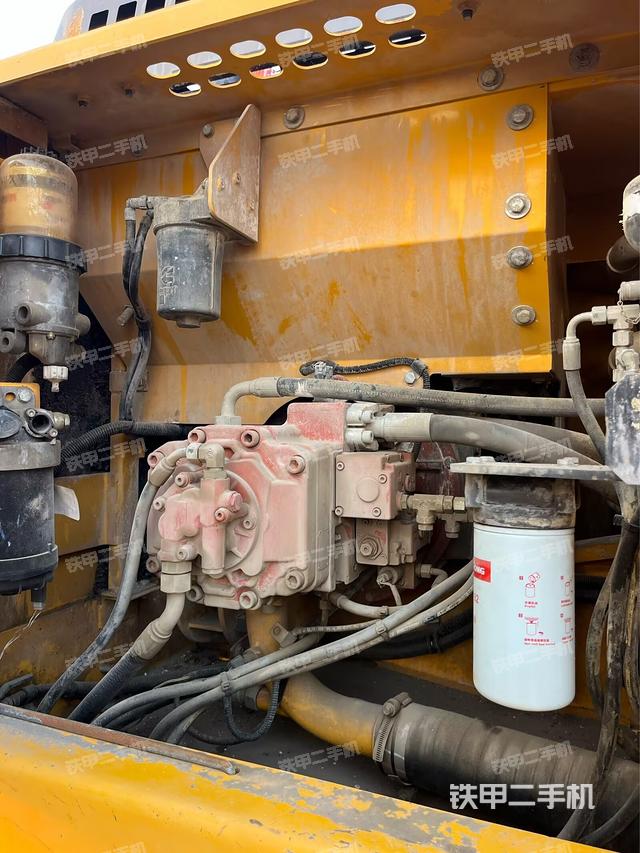 液壓泵斜45?左（大件艙室）