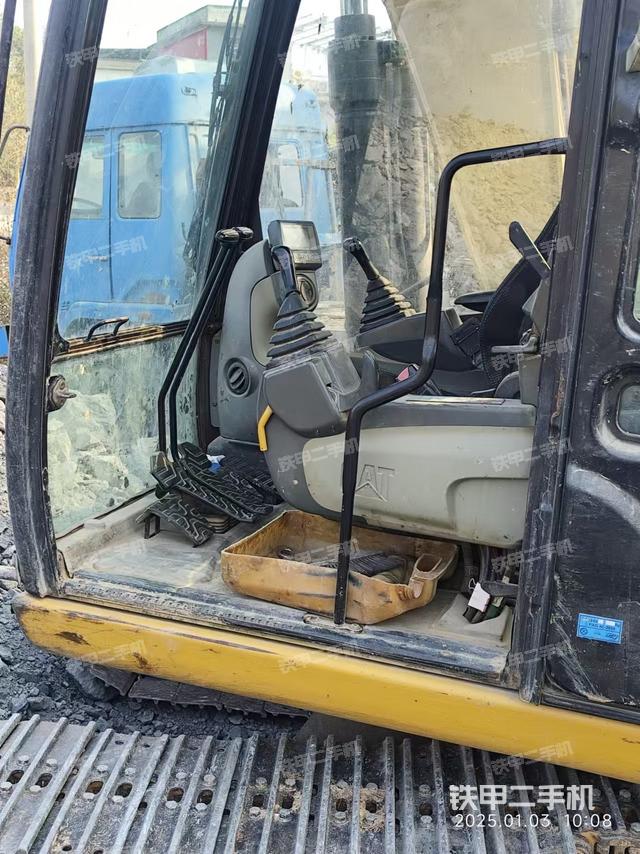 駕駛室整體（整機外觀）