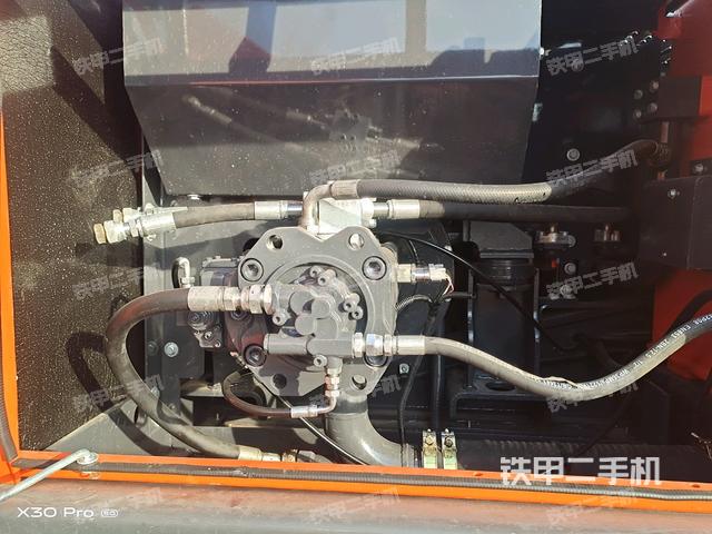 液壓泵艙室正面整體（整機(jī)外觀）