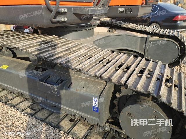 單側(cè)履帶整體（整機(jī)外觀）