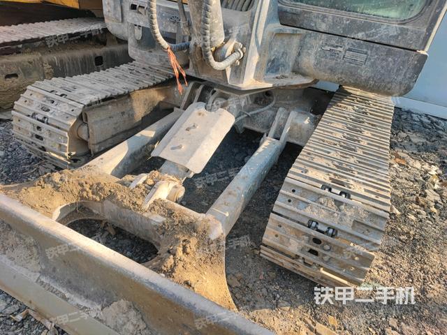 轉(zhuǎn)盤和下車架正前(工作和回轉(zhuǎn)裝置) 轉(zhuǎn)盤和下車架正前(工作和回轉(zhuǎn)裝置)