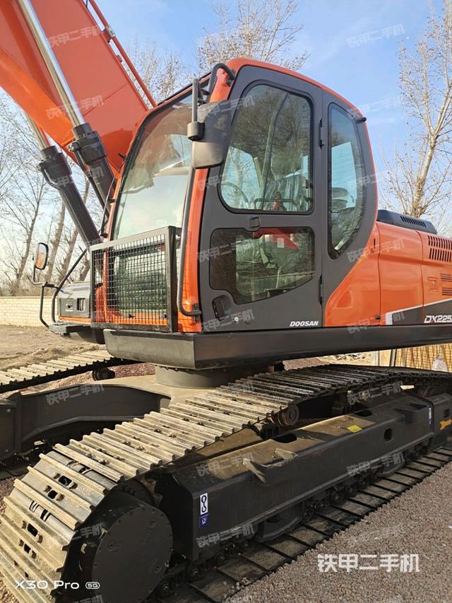 駕駛室整體（整機(jī)外觀）