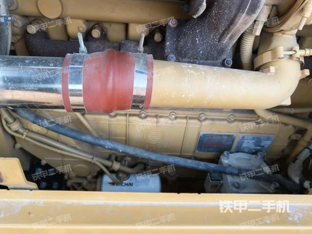 發(fā)動(dòng)機(jī)右側(cè)（整機(jī)外觀及大件）