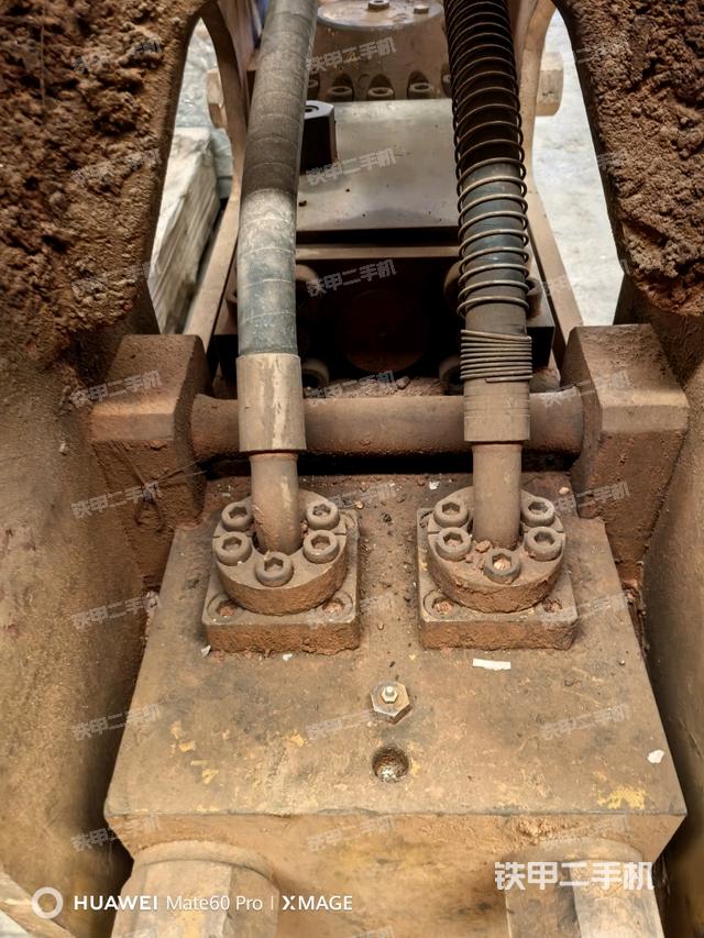 整機(jī)右側(cè)（設(shè)備外觀及核心部件）