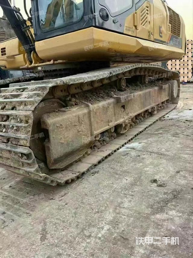 單側(cè)履帶整體（整機(jī)外觀）