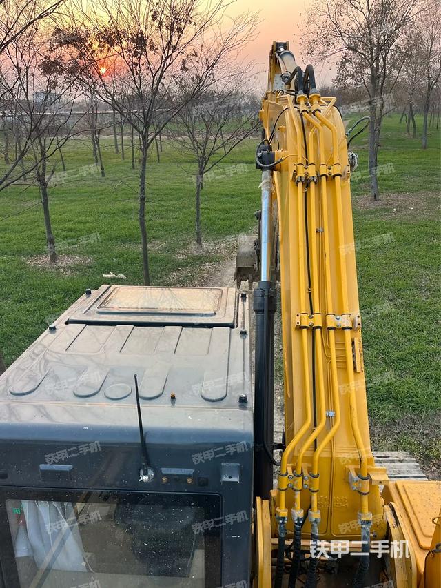 大臂背部俯視（工作和回轉(zhuǎn)裝置）