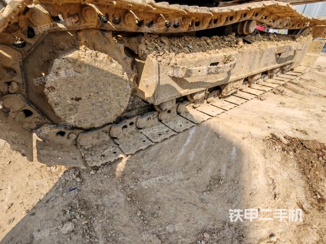 單側(cè)履帶整體(整機外觀) 單側(cè)履帶整體(整機外觀)