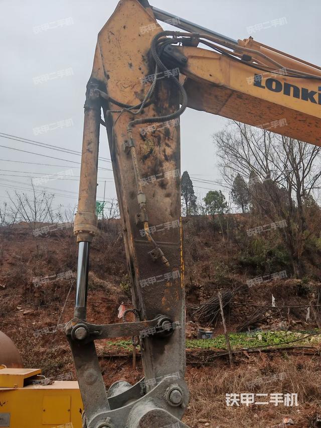 小臂整体左后(工作和回转装置) 小臂整体左后(工作和回转装置)