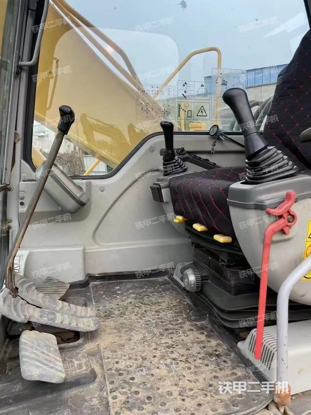 駕駛室整體（整機外觀）