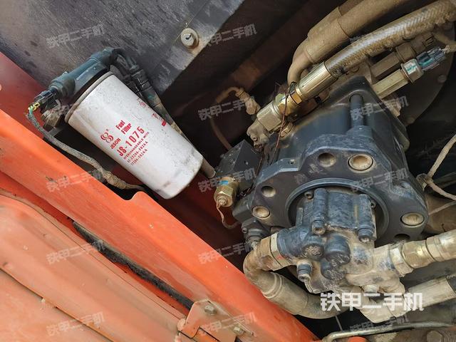 液壓泵艙室正面整體（整機(jī)外觀）