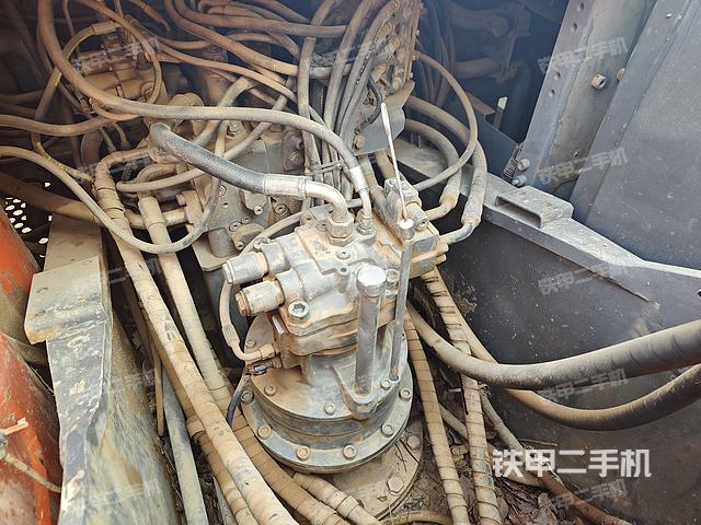 回转马达和主控阀（整机外观）