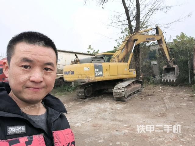 小松PC300-7挖掘机的设备实拍-第1张实拍照片