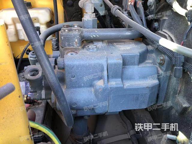 液壓泵艙室正面整體（整機(jī)外觀）