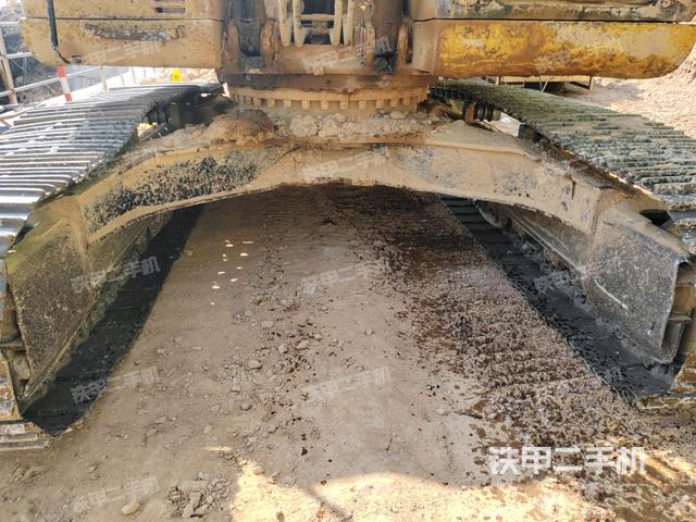 轉(zhuǎn)盤和下車架正前（工作和回轉(zhuǎn)裝置）