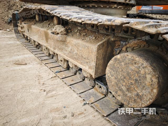 單側(cè)履帶整體(整機外觀) 單側(cè)履帶整體(整機外觀)