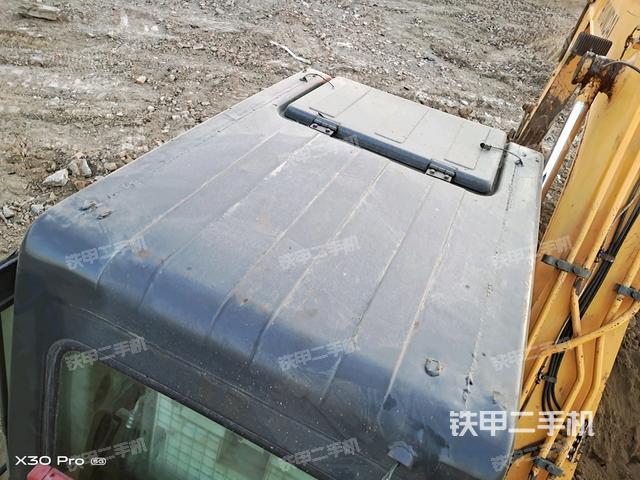 駕駛室頂部（整機外觀）