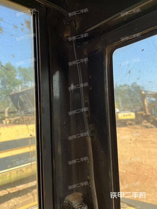 驾驶室顶部（整机外观）