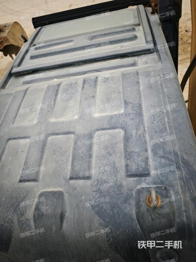 駕駛室頂部(整機外觀) 駕駛室頂部(整機外觀)