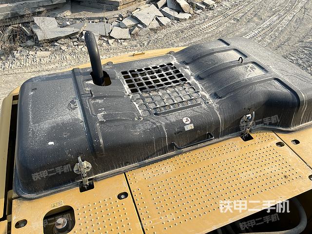 驾驶室顶部（整机外观）