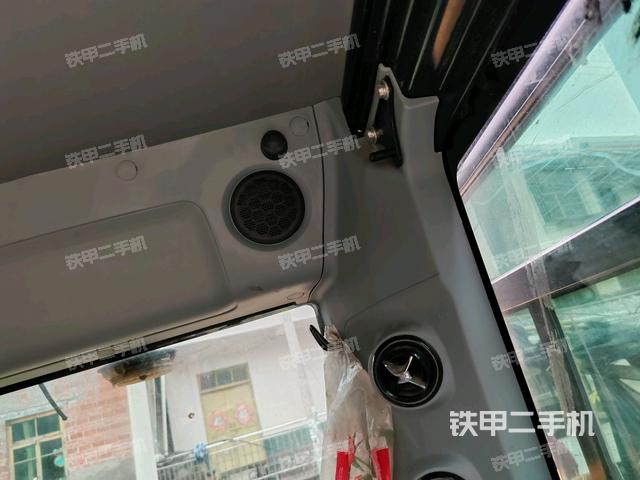 左后方玻璃角標(biāo)（駕駛室部分）