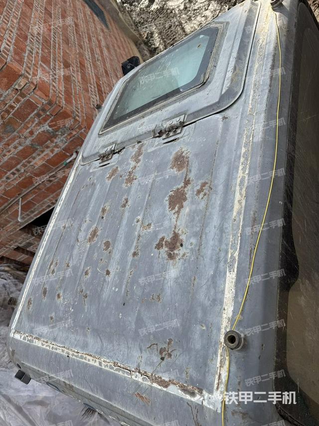 驾驶室顶部（整机外观）