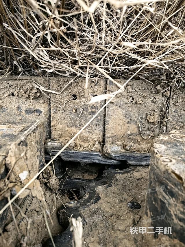 左驅(qū)動(dòng)輪（行走機(jī)構(gòu)）