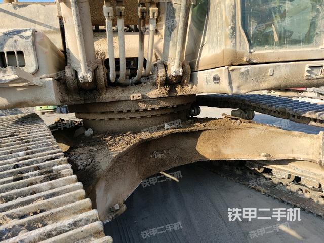 轉(zhuǎn)盤(pán)和下車(chē)架正前(工作和回轉(zhuǎn)裝置) 轉(zhuǎn)盤(pán)和下車(chē)架正前(工作和回轉(zhuǎn)裝置)