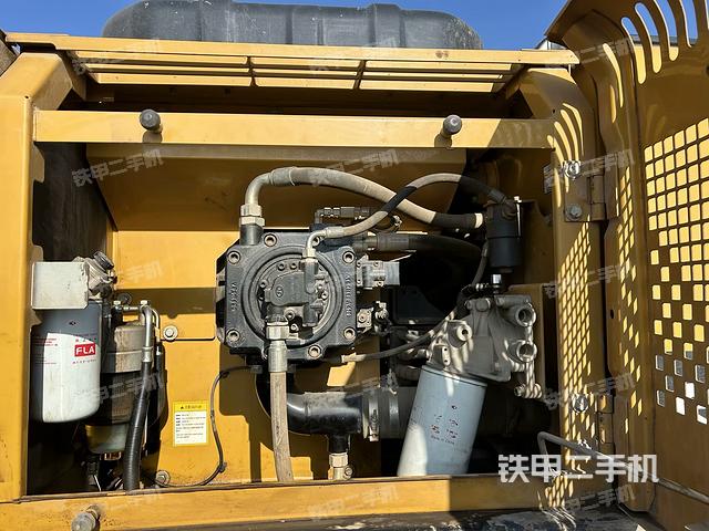 液壓泵艙室正面整體(整機(jī)外觀) 液壓泵艙室正面整體(整機(jī)外觀)