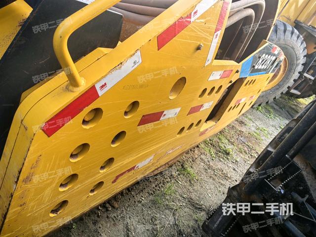 前車架正左側(cè)（壓路機(jī)前后車架）