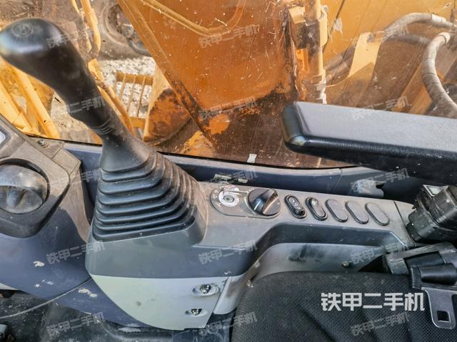 座椅右側(cè)控制臺/鑰匙門/油門/含右手柄(駕駛室部分) 座椅右側(cè)控制臺/鑰匙門/油門/含右手柄(駕駛室部分)