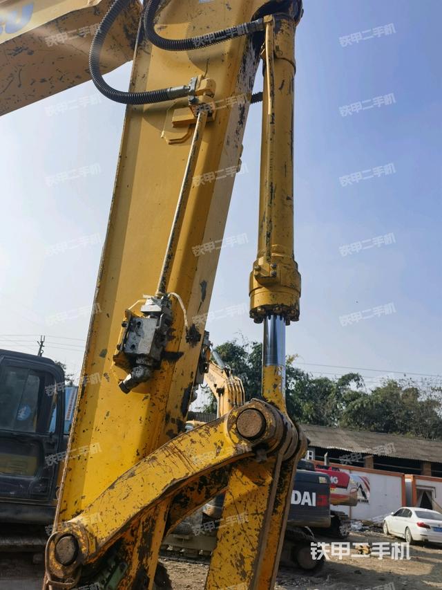 大臂油缸整體?豎拍(工作和回轉(zhuǎn)裝置) 大臂油缸整體?豎拍(工作和回轉(zhuǎn)裝置)