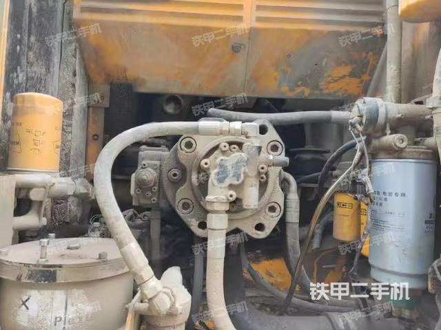 液壓泵艙室正面整體(整機外觀) 液壓泵艙室正面整體(整機外觀)