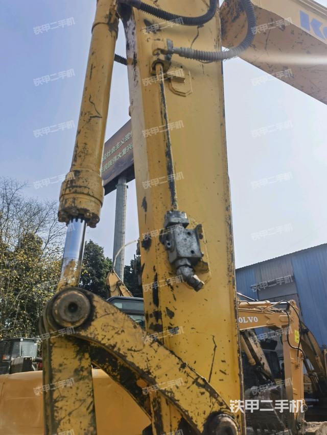 小臂整體左后(工作和回轉(zhuǎn)裝置) 小臂整體左后(工作和回轉(zhuǎn)裝置)