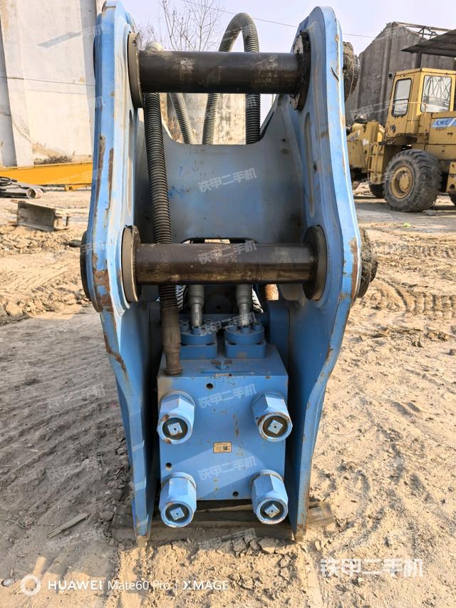 駕駛室操作臺(tái)(設(shè)備外觀及核心部件) 駕駛室操作臺(tái)(設(shè)備外觀及核心部件)