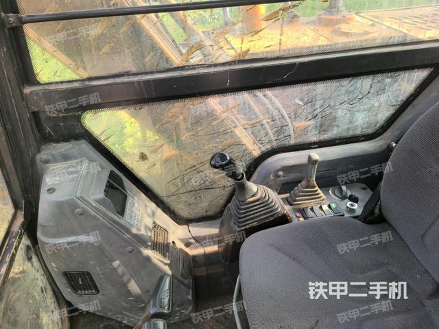座椅右側(cè)控制臺/鑰匙門/油門/含右手柄(駕駛室部分) 座椅右側(cè)控制臺/鑰匙門/油門/含右手柄(駕駛室部分)