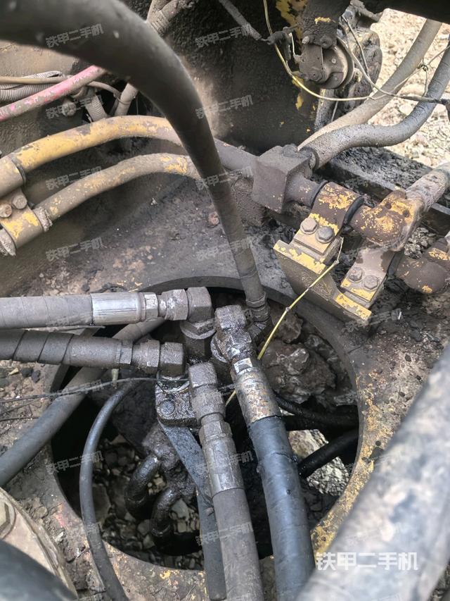 中央回轉(zhuǎn)接頭特寫（上車部件）