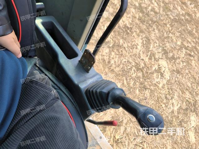 左后方玻璃角標（駕駛室部分）